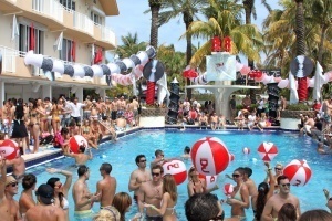 DjMag poolparty (WMC)